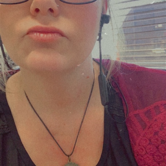 Meet your Posher, Erica - Picture 3 of 7